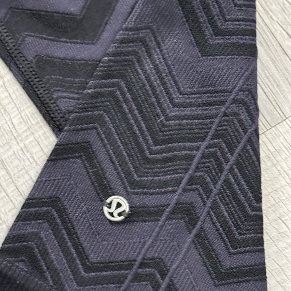 Lululemon Women's Legging Gray Black Chevron Ribbed Compression Stretch - Picture 2 of 11